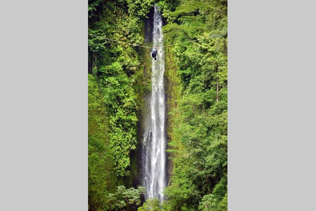 waterfall ziplines Fortuna Costa Rica